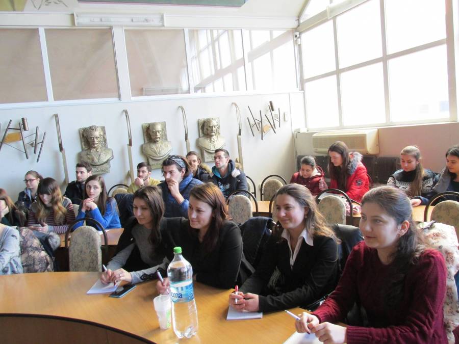Comunicarea în mediul profesional și arta actorului Studenții francofoni, instruiți pentru o mai bună inserție pe piața muncii
