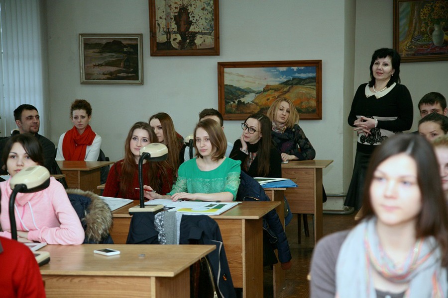 Studenți designeri, implicați în amenajări interioare, la ULIM