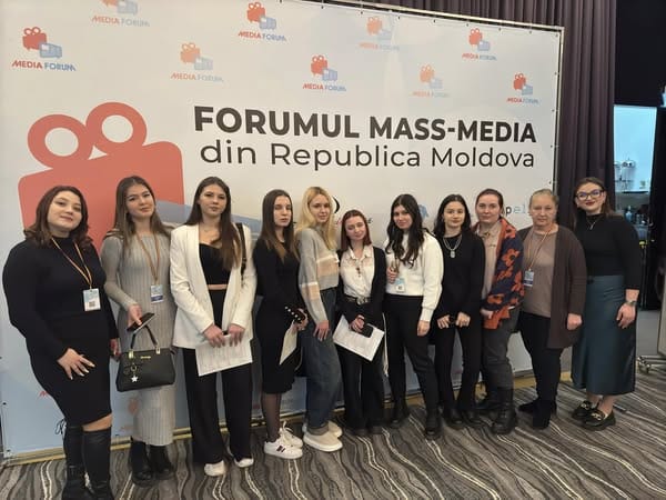Studentele Facultații Relații Internaționale, Științe Politice și Jurnalism împreună cu doamna Tatiana Spatari participă la Forumul Media